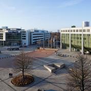 Kornbrust / Lechner: Platzgestaltung Robert-Schuman-Platz, 1987 / © VG Bild-Kunst, Bonn; Fotonachweis: BBR / Werner Huthmacher (2011)